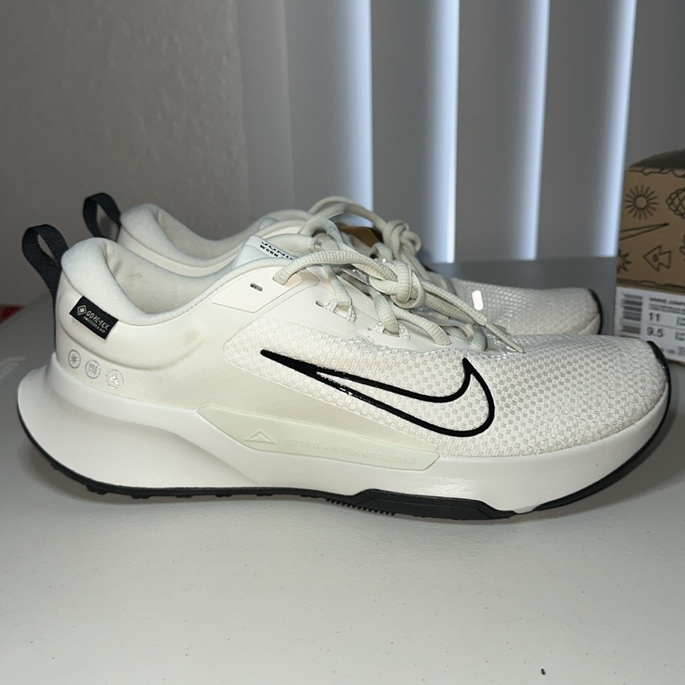 NIKE JUNIPER TRAIL 2 GTX NEW, size 11, very comfy, last one! FB2065 100